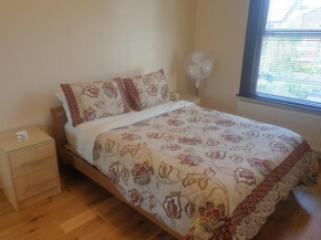 London Luxury Apartments 5 min walk from Ilford Station, with FREE PARKING FREE WIFI